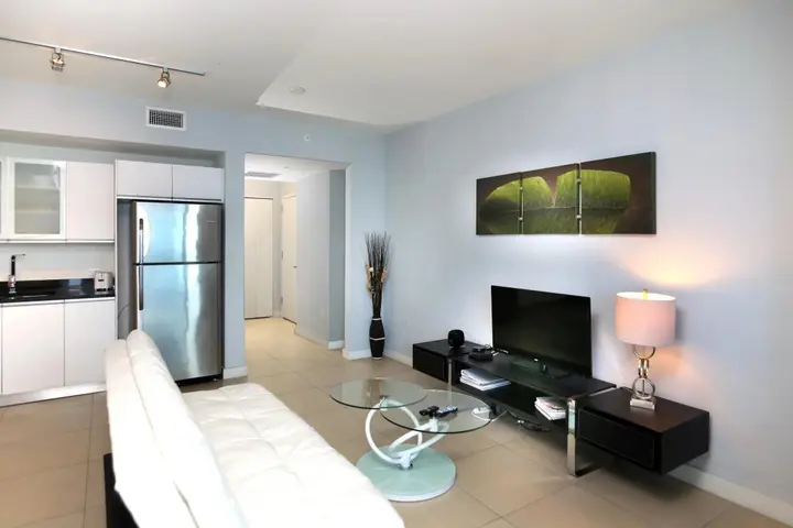 Дубай: One Bedroom Apartment in Dubai Marina