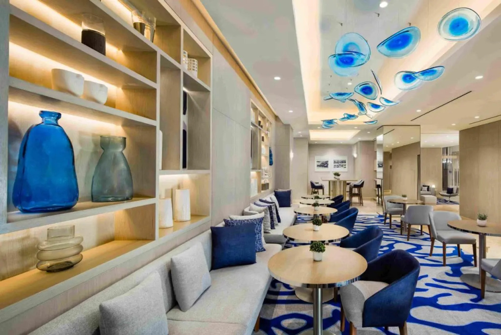 Абу-Даби: Beach Rotana Hotel - All Suites