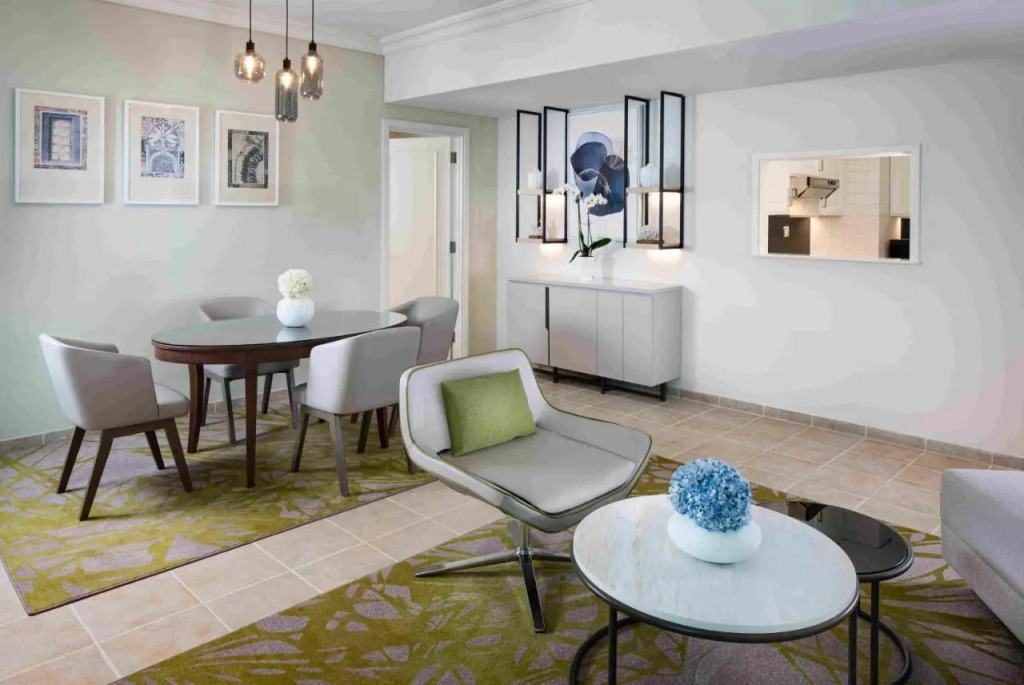 Абу-Даби: Beach Rotana Hotel - All Suites
