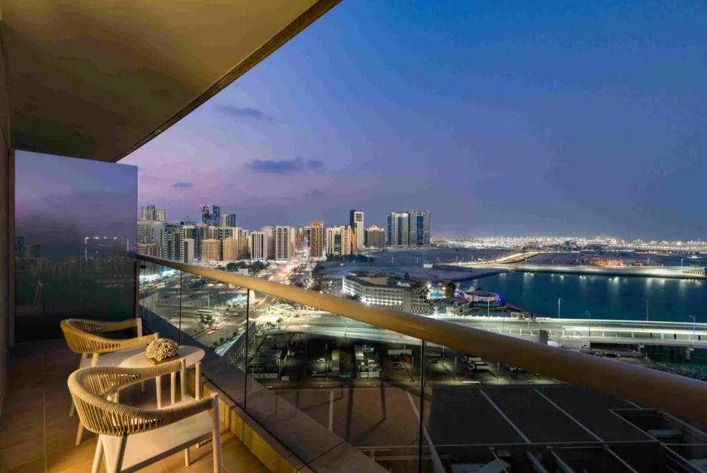 Абу-Даби: Beach Rotana Hotel - All Suites