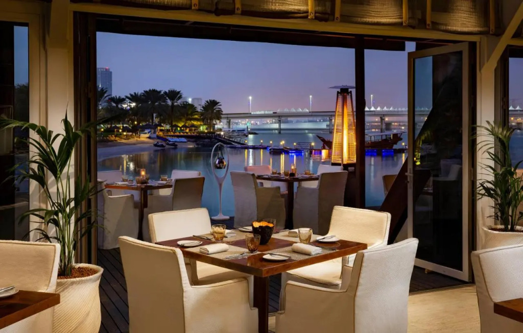 Абу-Даби: Beach Rotana Hotel - All Suites