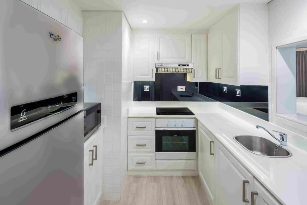 Абу-Даби: Beach Rotana Hotel - All Suites