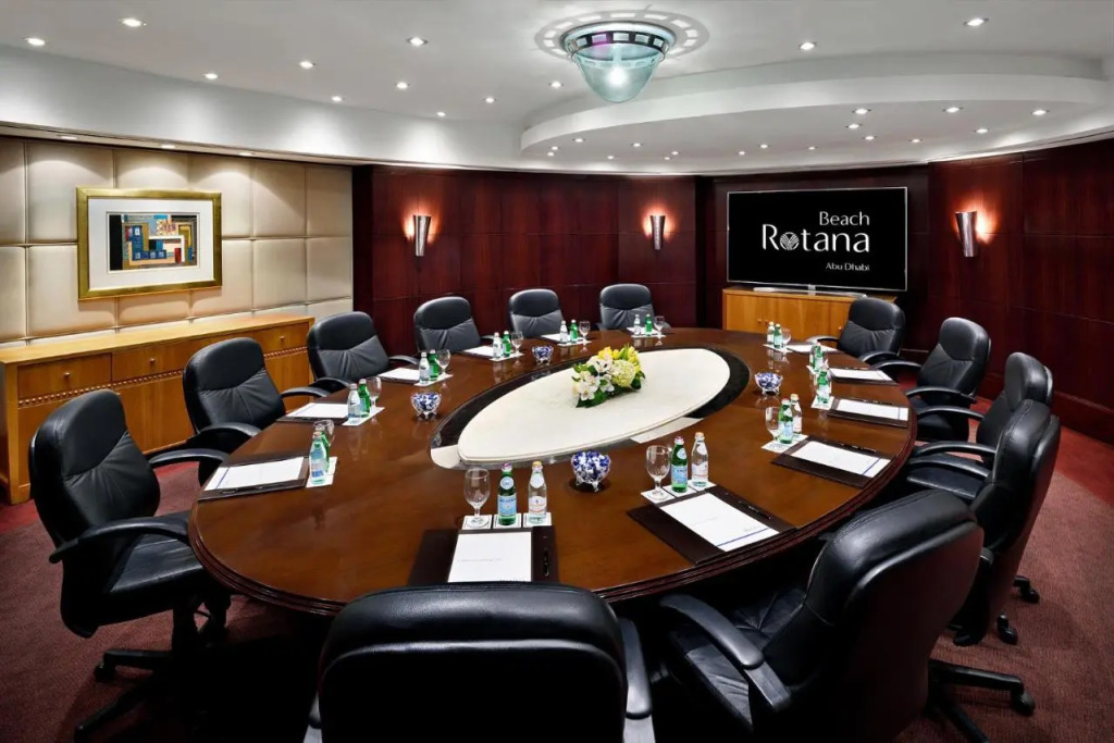 Абу-Даби: Beach Rotana Hotel - All Suites