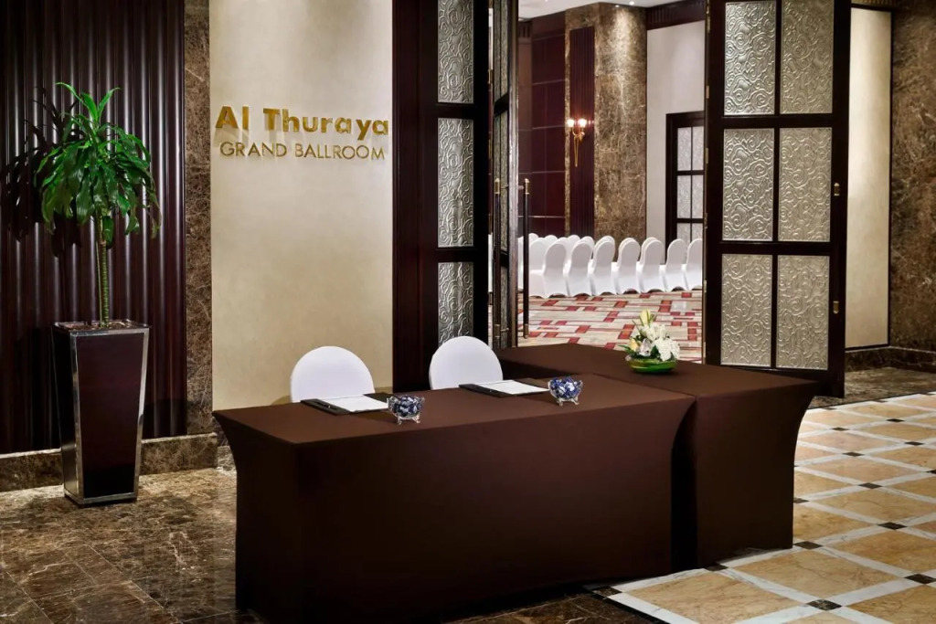 Абу-Даби: Beach Rotana Hotel - All Suites