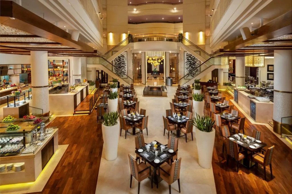 Абу-Даби: Beach Rotana Hotel - All Suites