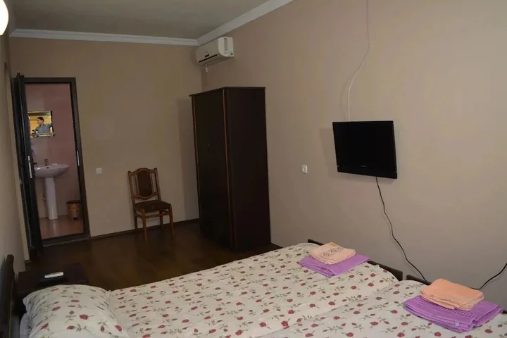 Кварели: Hotel "Shua Kalakshi"