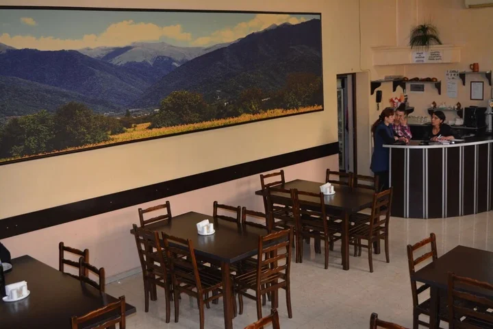 Кварели: Hotel "Shua Kalakshi"