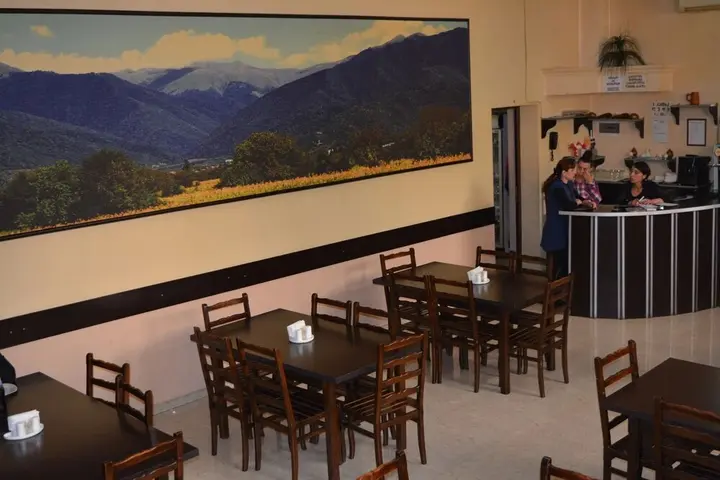 Кварели: Hotel "Shua Kalakshi"