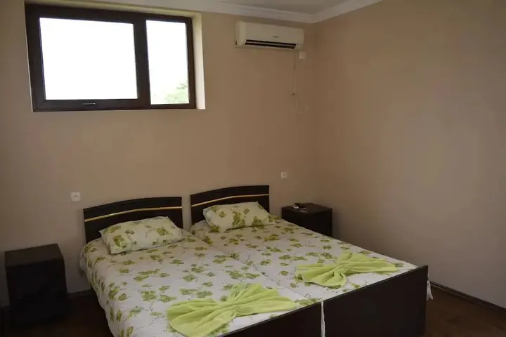 Кварели: Hotel "Shua Kalakshi"