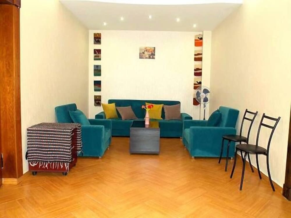 Тбилиси: Cleopatra Palace Hostel