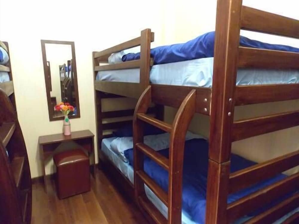 Тбилиси: Cleopatra Palace Hostel