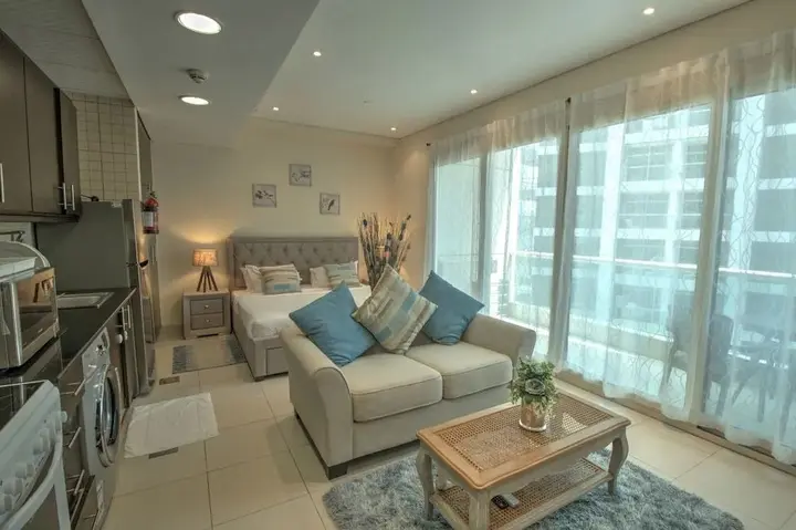 Дубай: Royal Oceanic - Studio Apartment - MSG 8724
