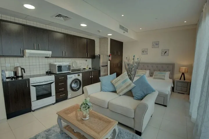 Дубай: Royal Oceanic - Studio Apartment - MSG 8724