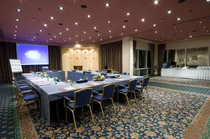 Абу-Даби: Hilton Baynunah hotel
