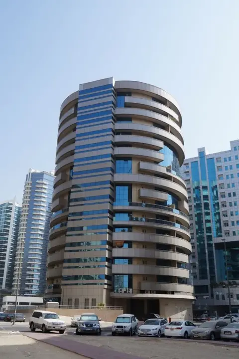 Дубай: MiNC Apartments Tecom