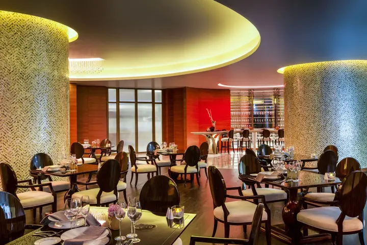 Абу-Даби: Bab Al Qasr Hotel