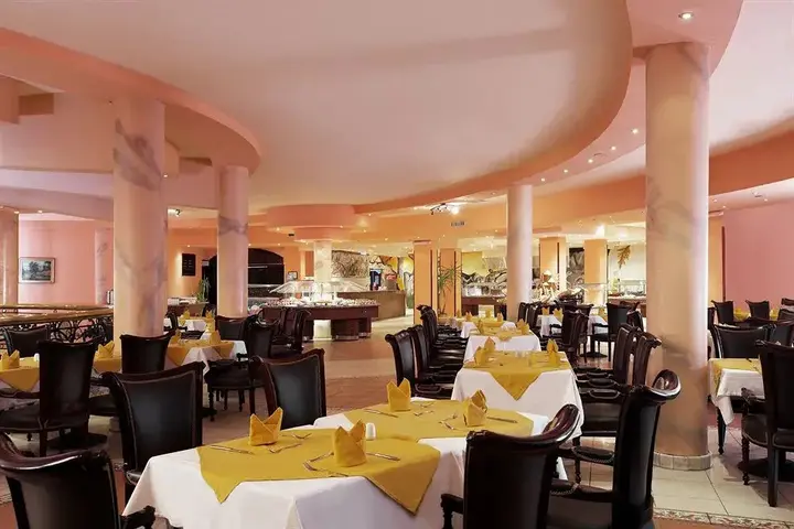 Хургада: Almas Palace Resort (Families & Couples Only)