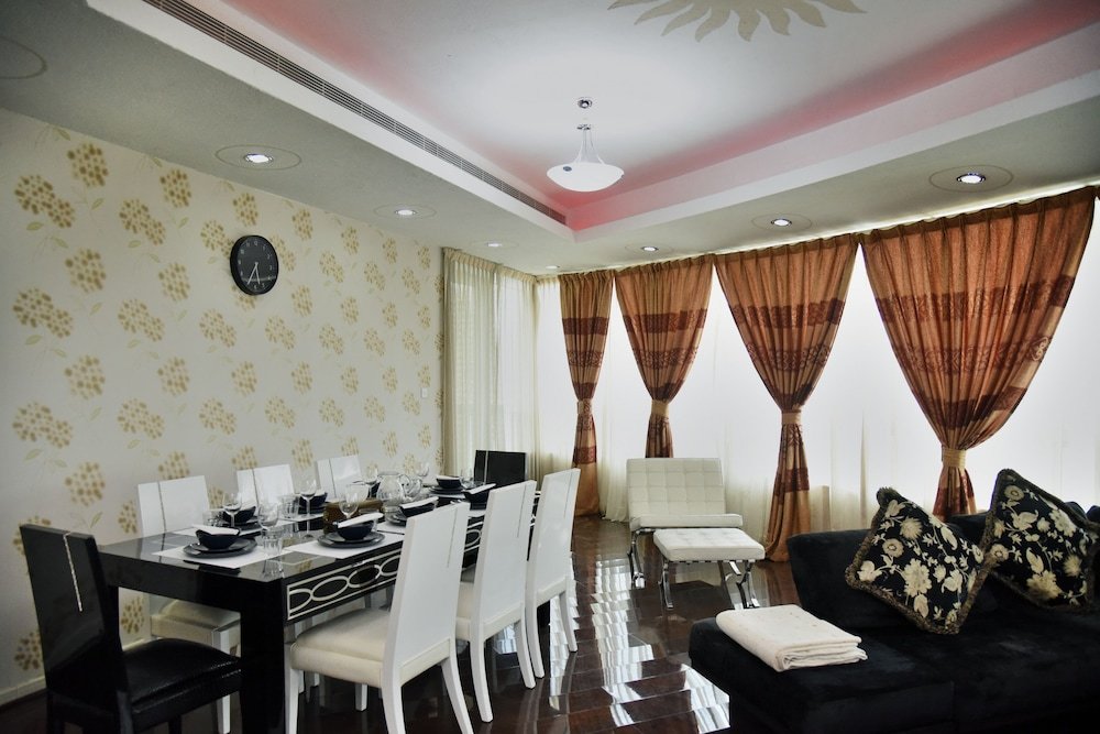 Дубай: Luxury 4BR Apartment in Horizon Towers