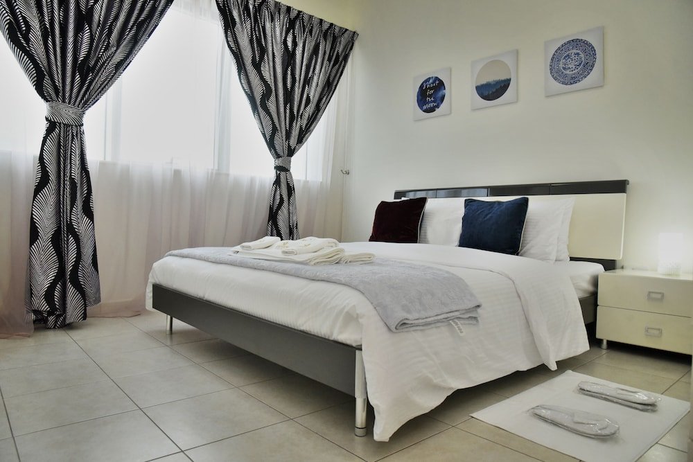 Дубай: Luxury 4BR Apartment in Horizon Towers