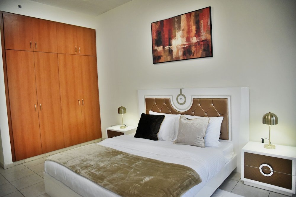 Дубай: Luxury 4BR Apartment in Horizon Towers