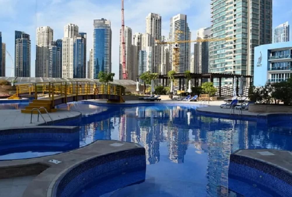 Дубай: Luxury 4BR Apartment in Horizon Towers