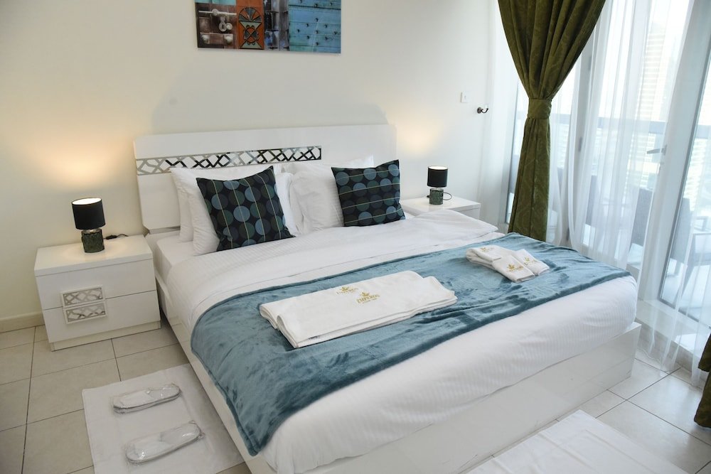 Дубай: Luxury 4BR Apartment in Horizon Towers