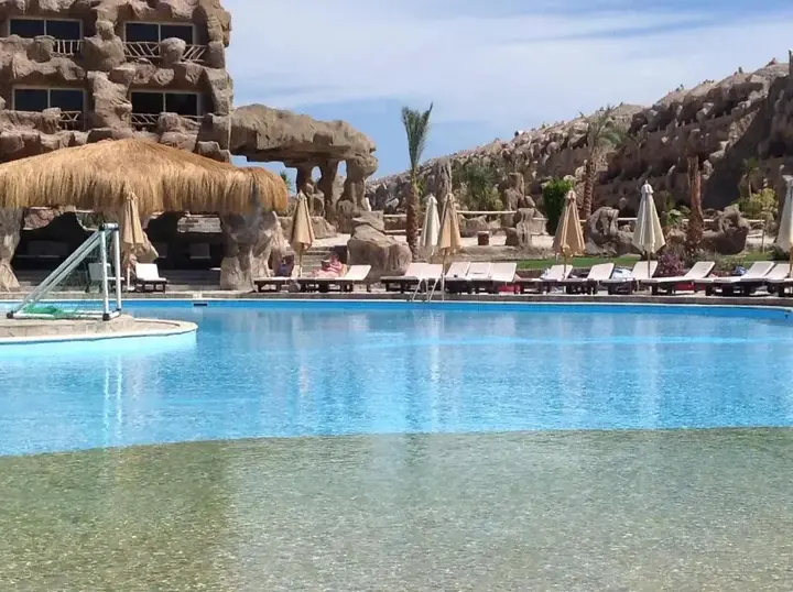 Хургада: Caves Beach Resort - Adults Only