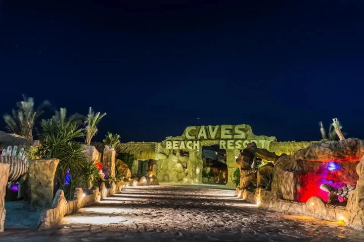 Хургада: Caves Beach Resort - Adults Only
