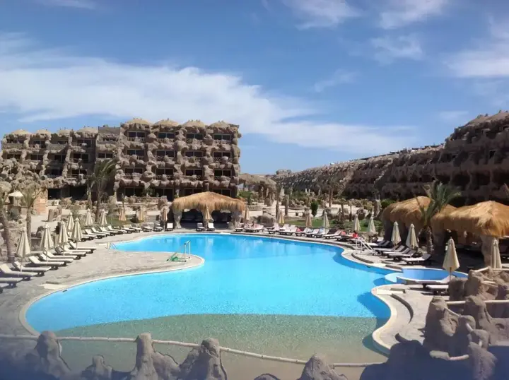 Хургада: Caves Beach Resort - Adults Only
