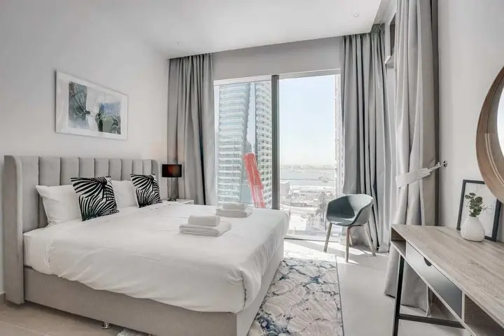 Дубай: Newly Furnished Apartment in Marina Gate 2