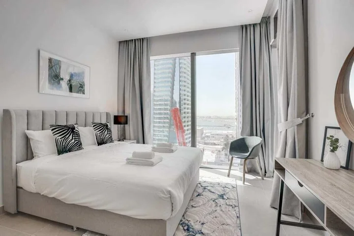 Дубай: Newly Furnished Apartment in Marina Gate 2