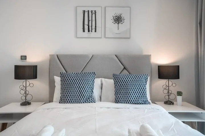 Дубай: Newly Furnished Apartment in Marina Gate 2