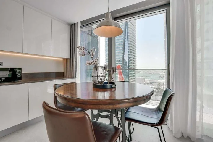 Дубай: Newly Furnished Apartment in Marina Gate 2