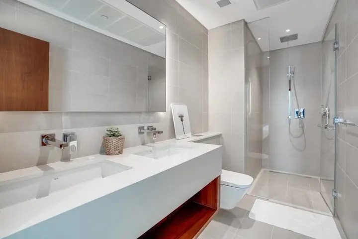 Дубай: Newly Furnished Apartment in Marina Gate 2