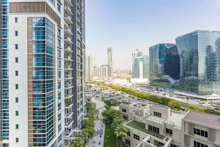 Дубай: Exquisite Apt Overlooking the Opus by Zaha Hadid