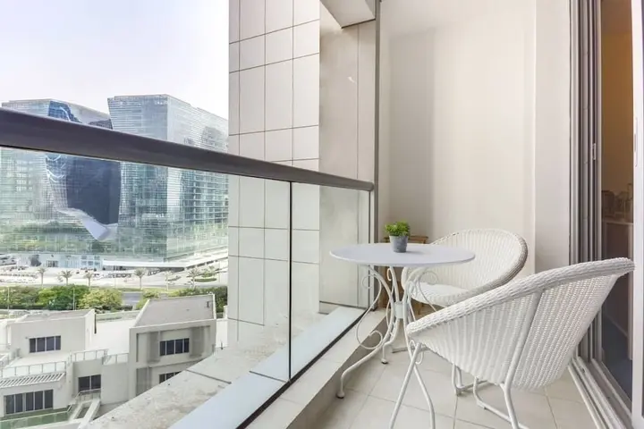 Дубай: Exquisite Apt Overlooking the Opus by Zaha Hadid