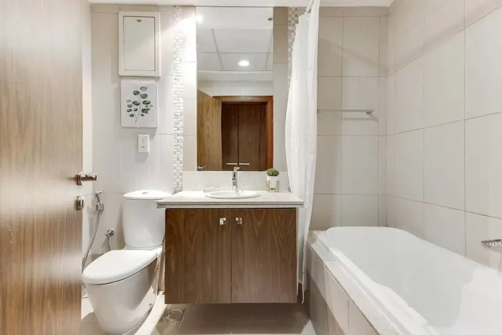 Дубай: Exquisite Apt Overlooking the Opus by Zaha Hadid