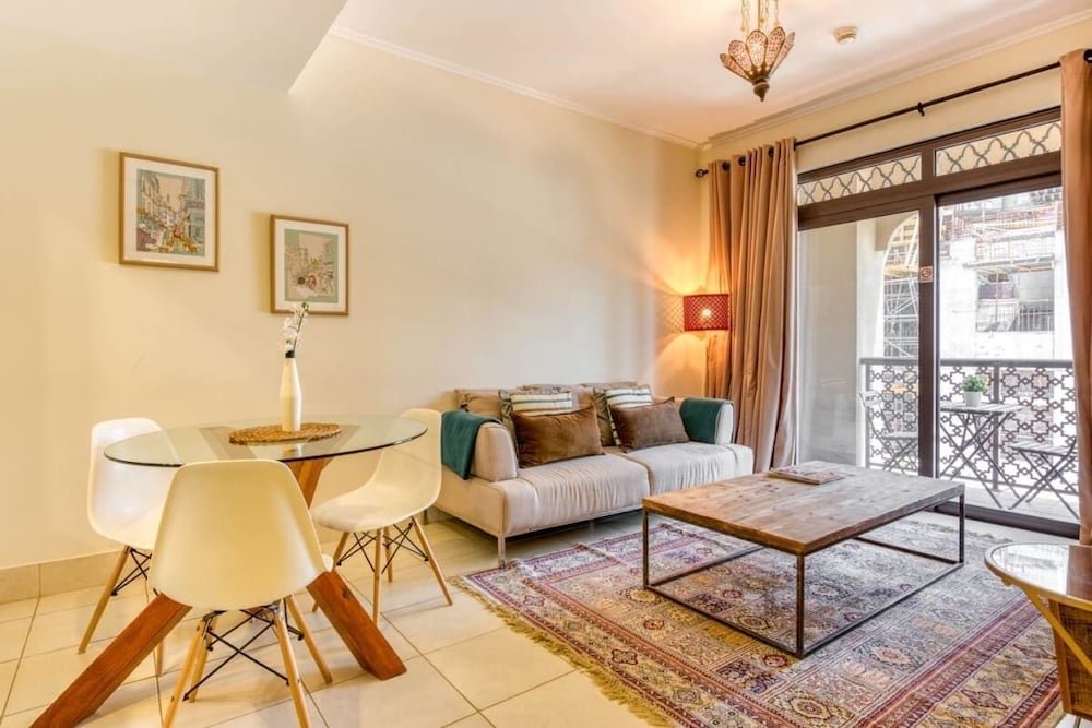 Дубай: Modern & Stylish Apartment in Downtown