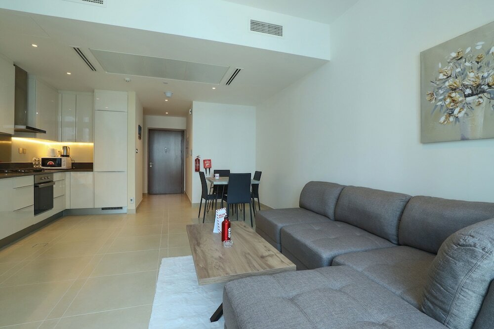 Дубай: OYO Home 258 1BHK Marina Gate 2