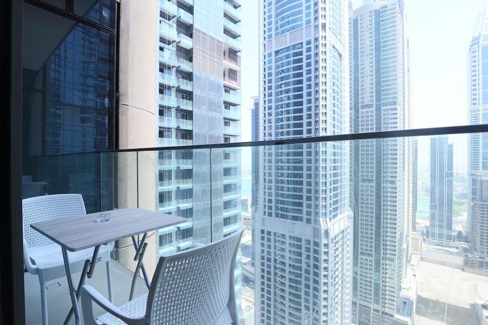 Дубай: OYO Home 258 1BHK Marina Gate 2