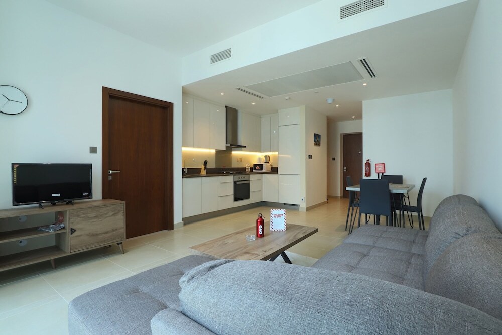 Дубай: OYO Home 258 1BHK Marina Gate 2