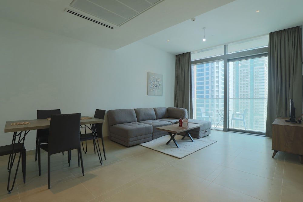 Дубай: OYO Home 258 1BHK Marina Gate 2