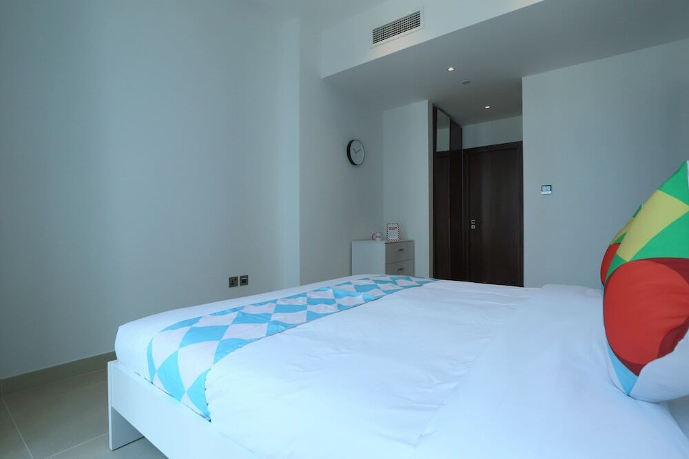 Дубай: OYO Home 258 1BHK Marina Gate 2