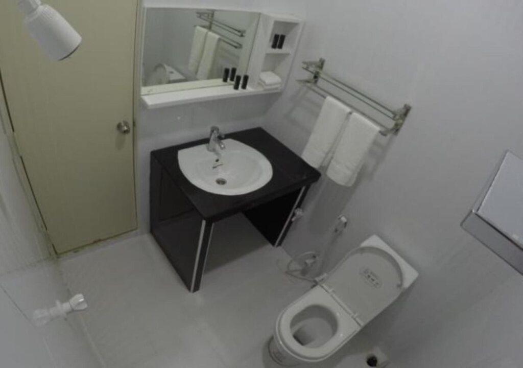 Атолл Баа: Отель Ithaa Inn Kamadhoo