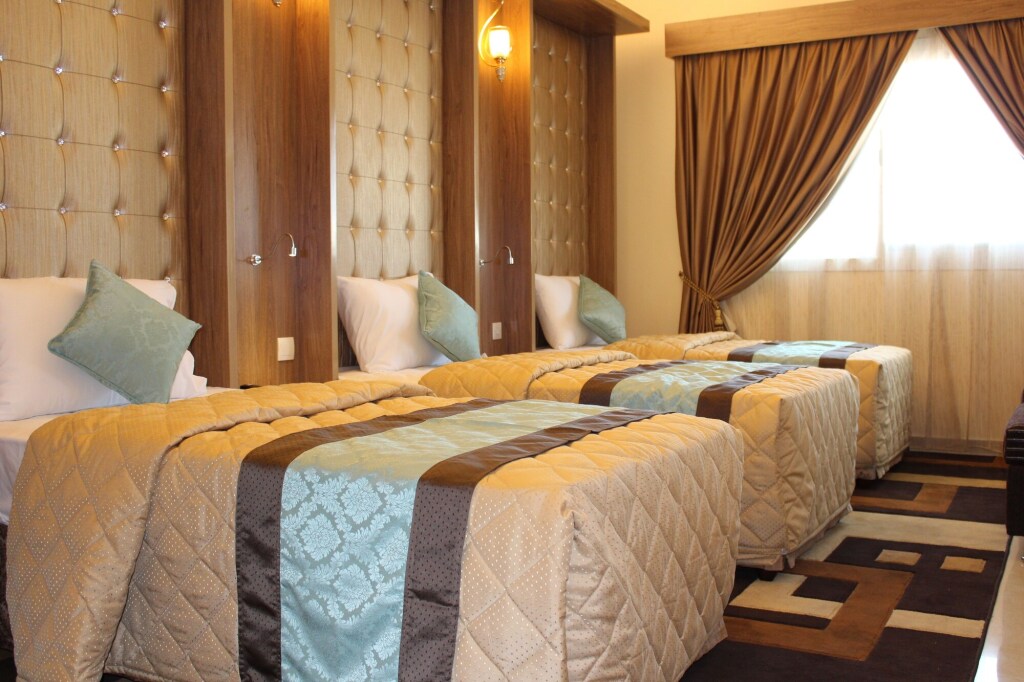 Дубай: Naif view Hotel By Gemstones