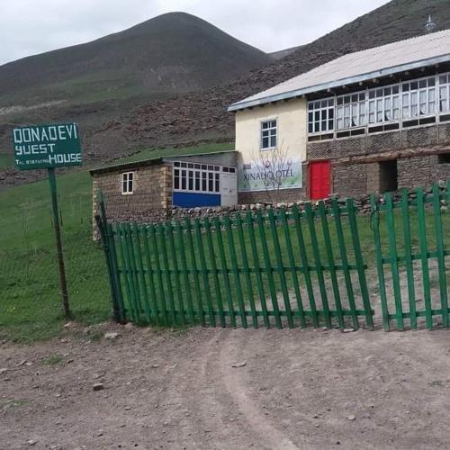 Шахдаг: Xinaliq Qonaq Evi