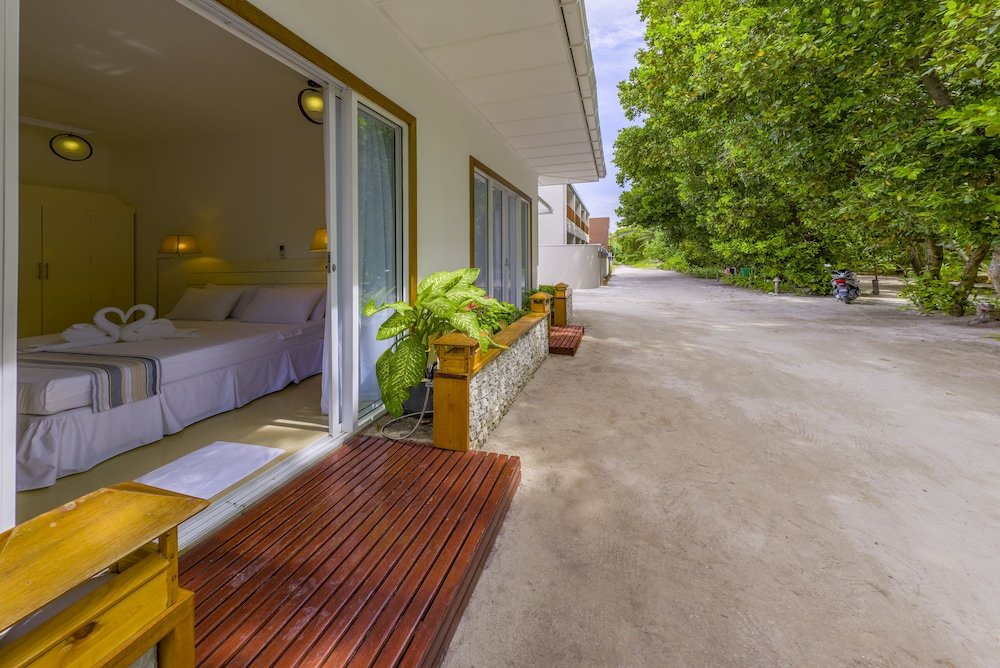 Дигура: Dhigurah Retreat Beach