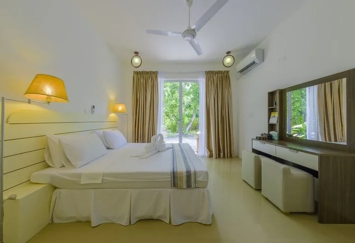 Дигура: Dhigurah Retreat Beach