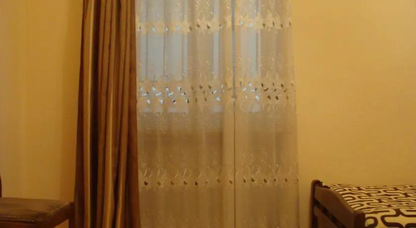 Гори: Lucky House