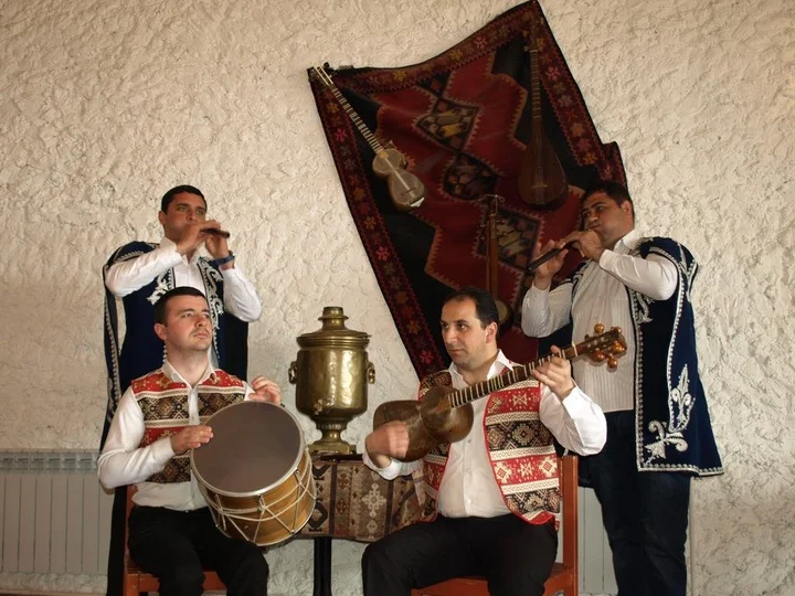 Лусарат: Garnitoun